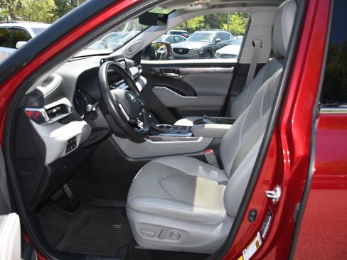 Used 2021 Toyota Highlander Platinum image 8