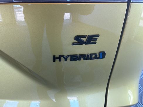 Used 2023 Toyota Corolla Cross AWD Hybrid w/ Moonroof Package image 7