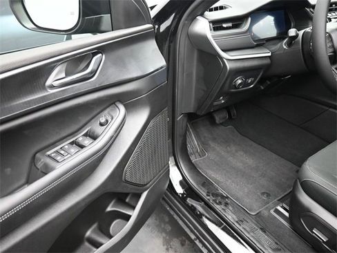 New 2025 Jeep Grand Cherokee Laredo image 14