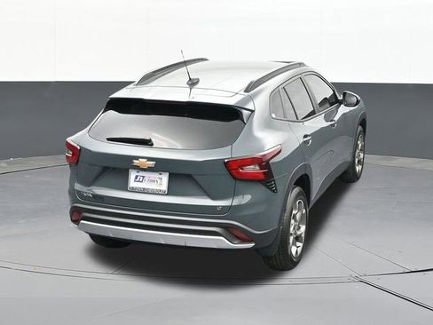 Used 2025 Chevrolet Trax LT FWD image 57