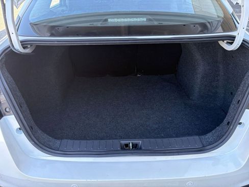 Used 2025 Nissan Versa SV image 29