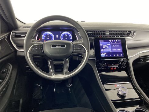 Used 2023 Jeep Grand Cherokee L Laredo image 36