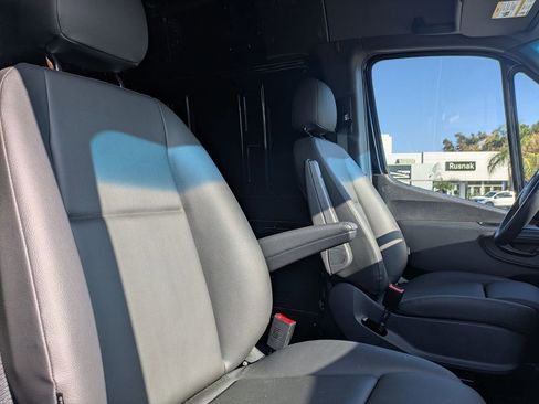 Certified 2024 Mercedes-Benz Sprinter 2500 image 9
