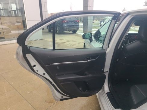 Used 2023 Toyota Camry SE image 14