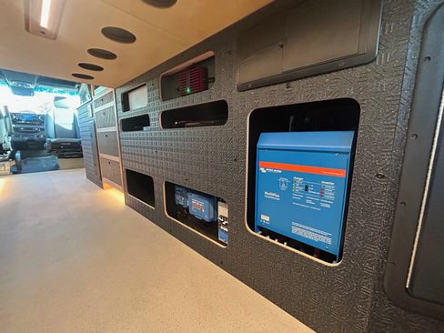 Used 2024 Mercedes-Benz Sprinter 2500 image 33