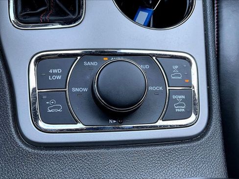 Used 2019 Jeep Grand Cherokee Trailhawk image 33