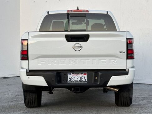 Used 2024 Nissan Frontier SV w/ SV Convenience Package image 4