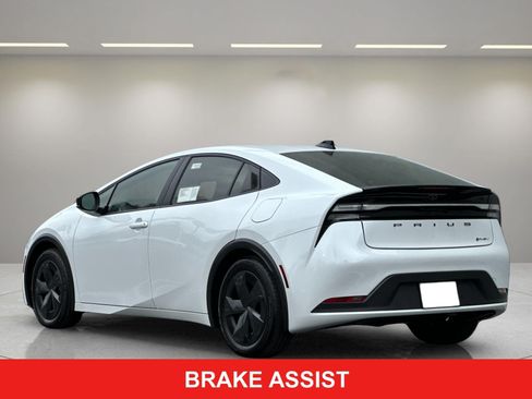 New 2026 Toyota Prius Plug-In Hybrid FWD image 3
