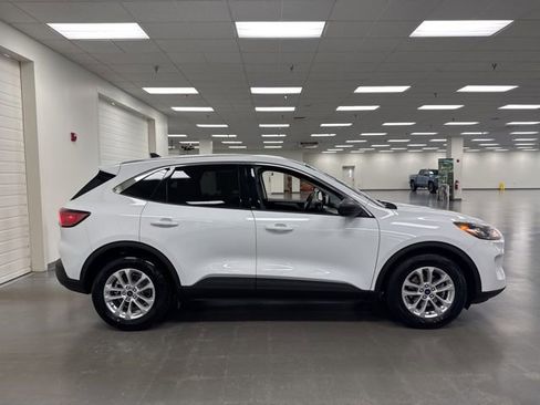 Used 2022 Ford Escape SE image 9