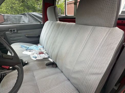 Used 1988 Toyota Pickup 4x4 Regular Cab image 27