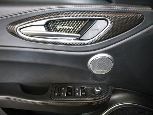 Used 2018 Alfa Romeo Giulia Quadrifoglio w/ Driver Assist Dynamic Package image 11