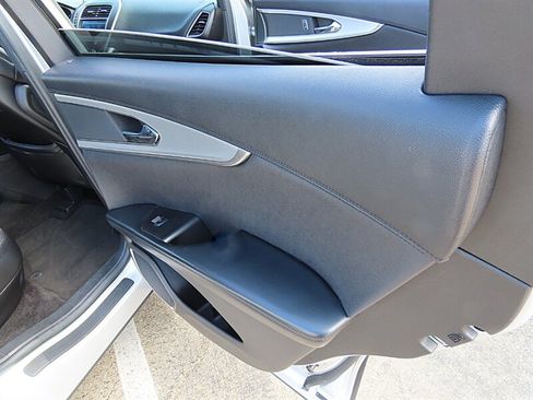 Used 2017 Lincoln MKX Premiere FWD image 30