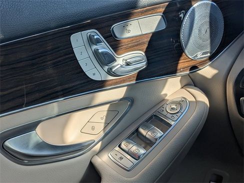 Used 2021 Mercedes-Benz GLC 300 image 23