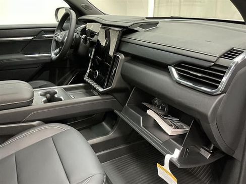 New 2026 GMC Acadia Elevation w/ Elevation Premium Package AWD/4WD image 35