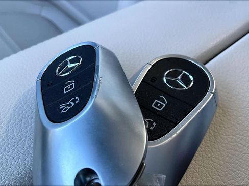 Used 2024 Mercedes-Benz GLC 300 4MATIC image 14