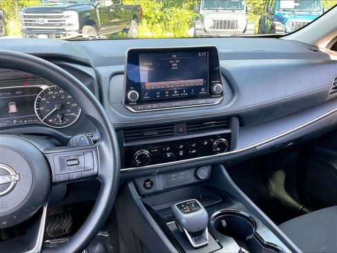 Used 2024 Nissan Rogue S AWD/4WD image 17