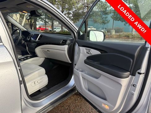 Used 2017 Honda Pilot Touring image 11
