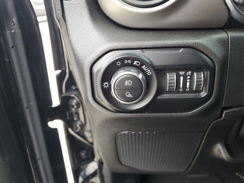 Used 2021 Jeep Gladiator Willys image 26