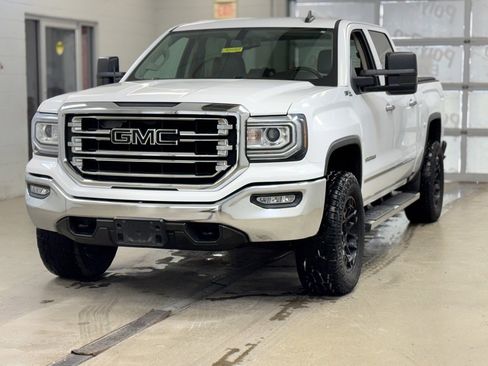 Used 2017 GMC Sierra 1500 SLT w/ Suspension Package, Off-Road image 3