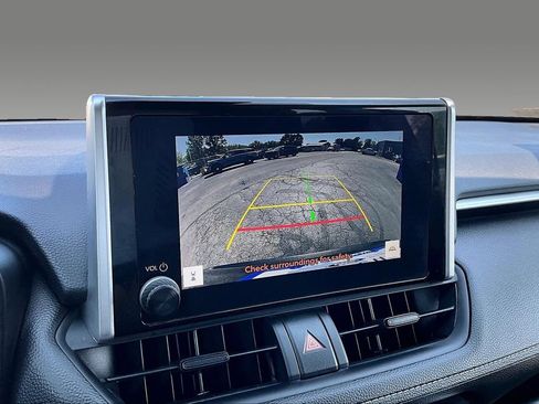 Used 2025 Toyota RAV4 XLE AWD/4WD image 20