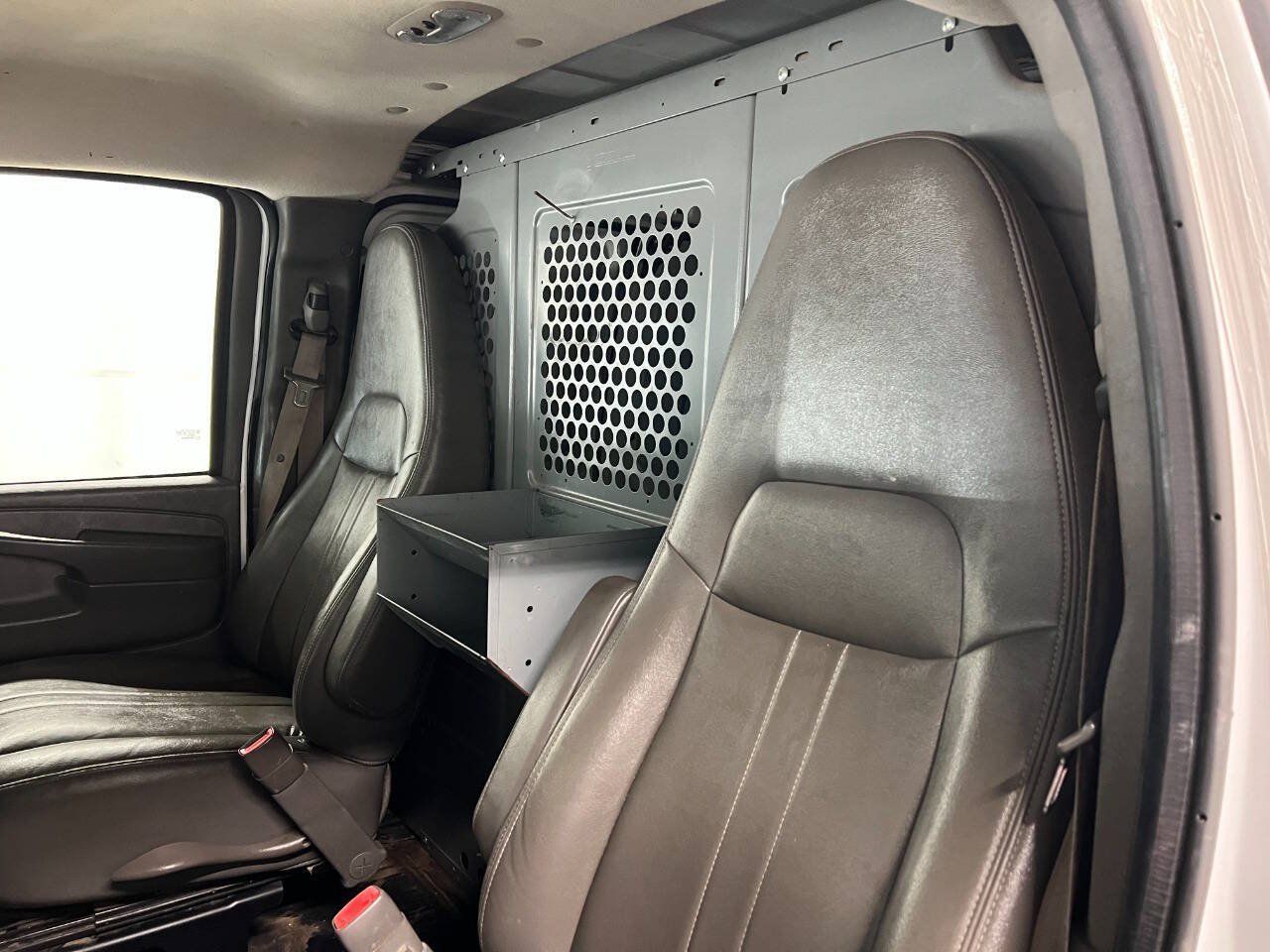 Used 2014 Chevrolet Express 2500 Extended RWD image 9
