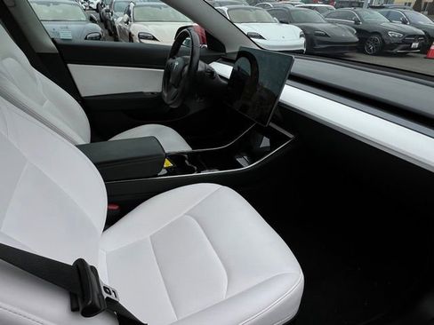 Used 2018 Tesla Model 3 Long Range image 21