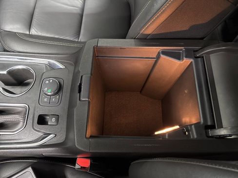 Used 2023 Chevrolet Traverse LT image 29