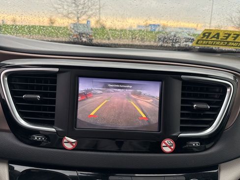 Used 2024 Chrysler Voyager LX image 21