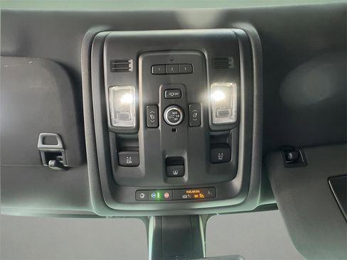 Used 2022 GMC Yukon AT4 w/ AT4 Premium Package image 18