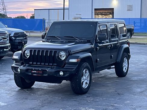 Used 2023 Jeep Wrangler Unlimited Sport AWD/4WD image 3