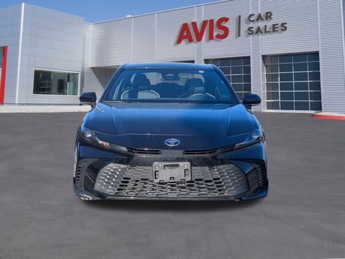 Used 2025 Toyota Camry SE image 10