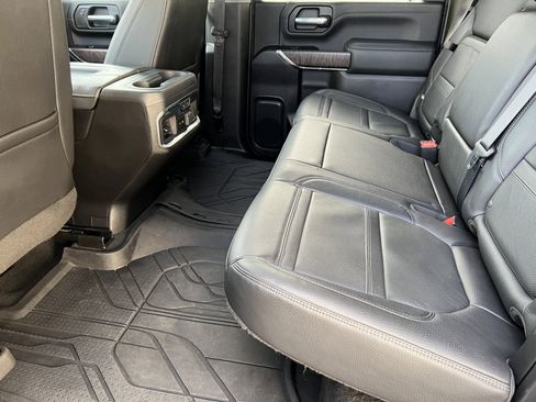 Used 2022 GMC Sierra 3500 Denali w/ Denali Ultimate Package image 17