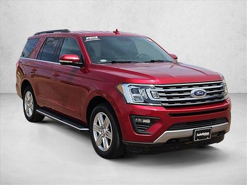 Used 2018 Ford Expedition XLT w/ Equipment Group 202A AWD/4WD image 3