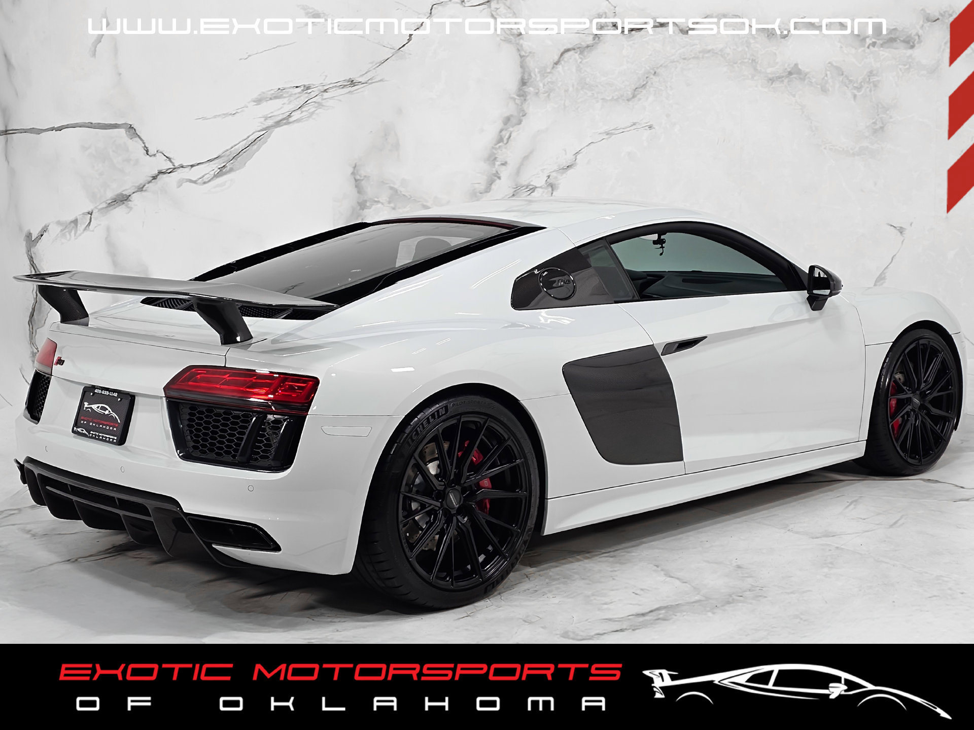 Used 2017 Audi R8 V10 w/ Carbon Exterior Package AWD/4WD image 4