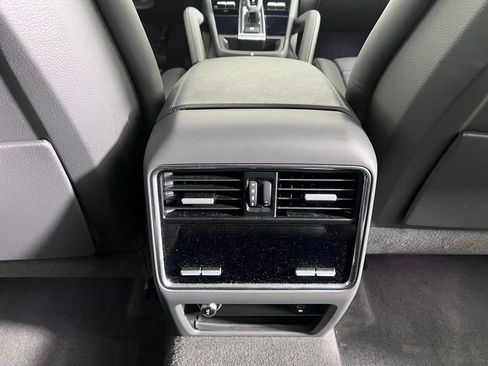 Certified 2023 Porsche Cayenne Platinum Edition AWD/4WD image 26
