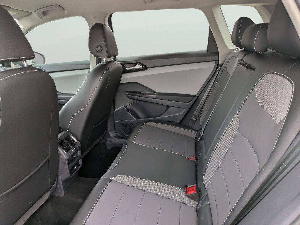 Certified 2023 Volkswagen Taos SE FWD image 16