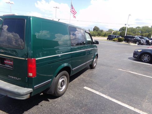 Used 1998 Chevrolet Astro w/ Convenience Group image 48