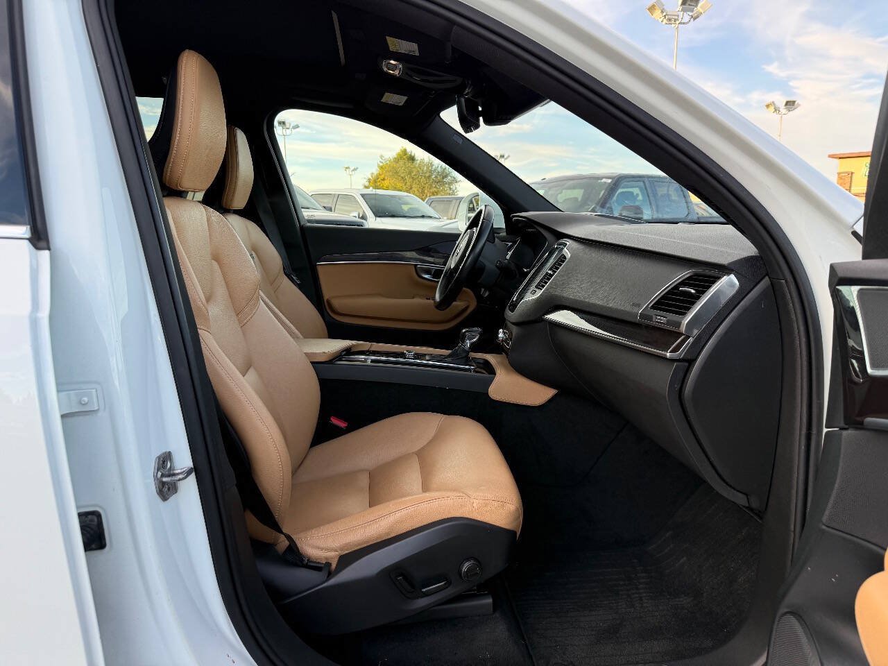 Used 2019 Volvo XC90 T6 Momentum w/ Advanced Package AWD/4WD image 15