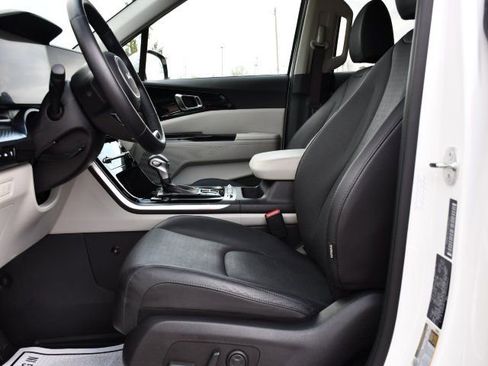 Used 2024 Kia Carnival SX Prestige image 17