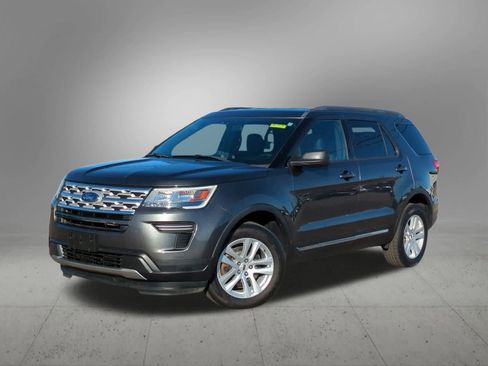 Used 2018 Ford Explorer XLT image 1