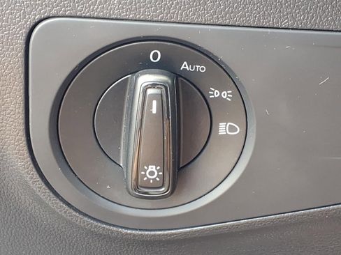 Used 2020 Volkswagen Tiguan S FWD image 11