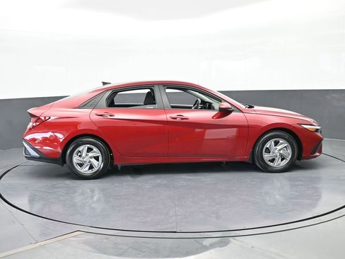 Used 2024 Hyundai Elantra SE image 7