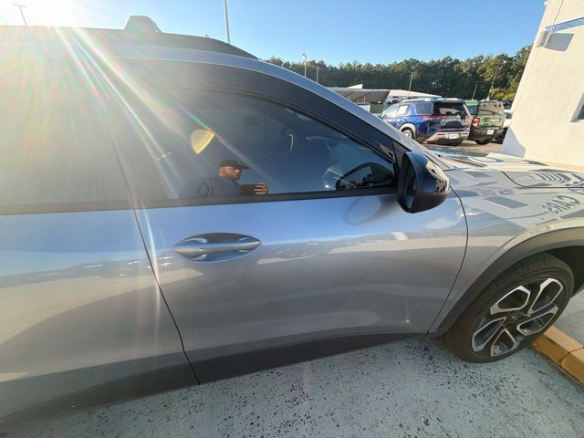 Used 2025 Chevrolet Trax RS w/ Driver Confidence Package FWD image 19