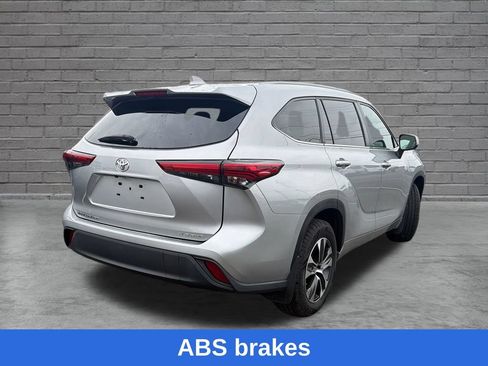 Used 2023 Toyota Highlander XLE AWD/4WD image 8