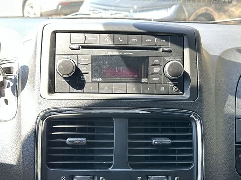 Used 2017 Dodge Grand Caravan SXT image 20