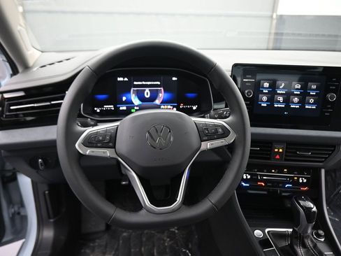 New 2026 Volkswagen Jetta SE FWD image 36