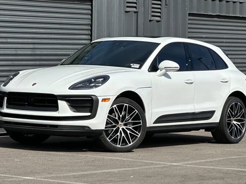 Certified 2024 Porsche Macan image 1