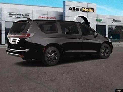 New 2023 Chrysler Pacifica Touring-L w/ S Appearance Package image 8