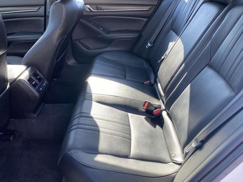 Used 2021 Honda Accord Touring image 12