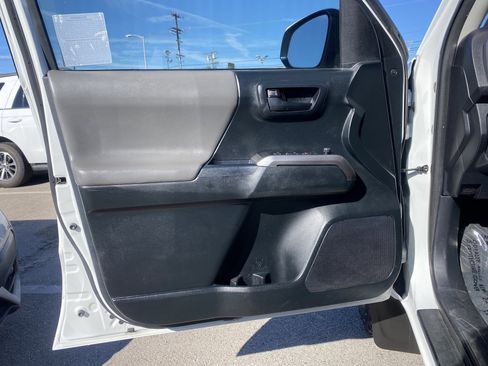 Used 2017 Toyota Tacoma TRD Sport RWD image 15